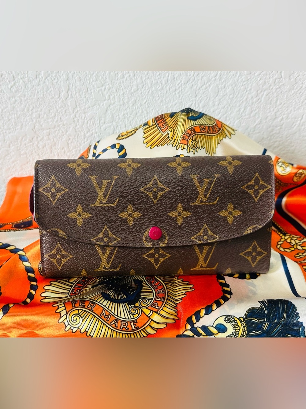 Like NEW Authentic Louis Vuitton Emilie Wallet in Monogram Canvas Fuschia
